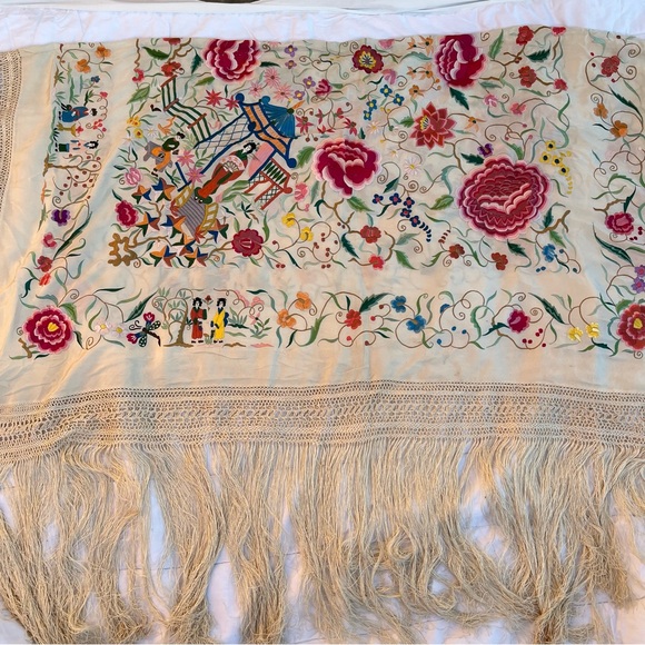 Vintage Japanese Silk Embroidered Manton Manila Piano Shawl - Picture 1 of 16